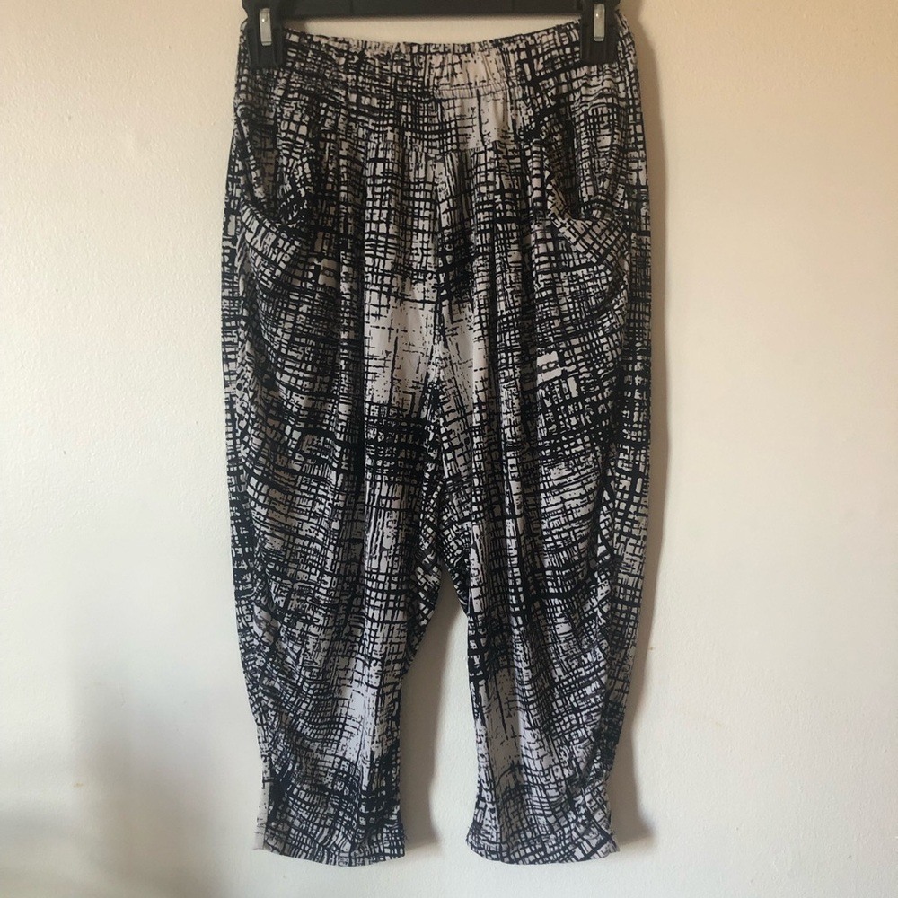 ❤️Black and White Slouchy 3/4 Pants Pockets